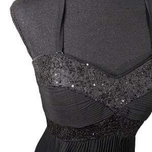 Guess formal mini strappy sequin dress size 6 with pleated skirt. Lined